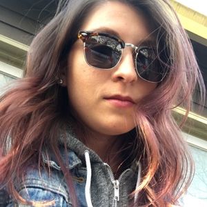 Meet your Posher, Lauren